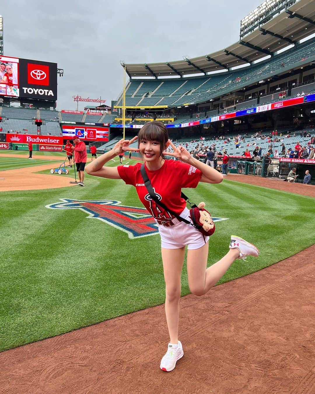 Yuriさんのインスタグラム写真 - (YuriInstagram)「解鎖MLB球場表演初登版✨🔥 我們來到天使隊的球場啦❤️ 很榮幸身為啦啦隊有生之年能夠來到大聯盟球場表演⚾️樂天女孩可以來參加天使隊的台灣日真的超級開心！ 見到許多在異鄉的球迷真的好親切好感動呀🫶」5月26日 13時46分 - xx15995