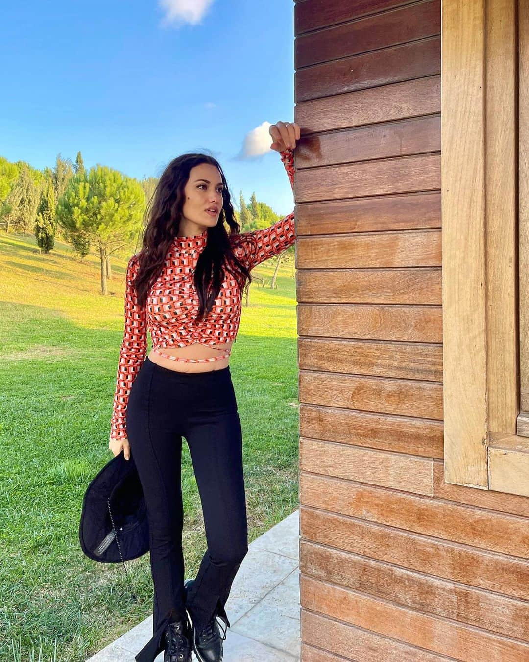 Fahriye Evcenさんのインスタグラム写真 - (Fahriye EvcenInstagram)「Cottagecore 🏡」5月26日 19時31分 - evcenf