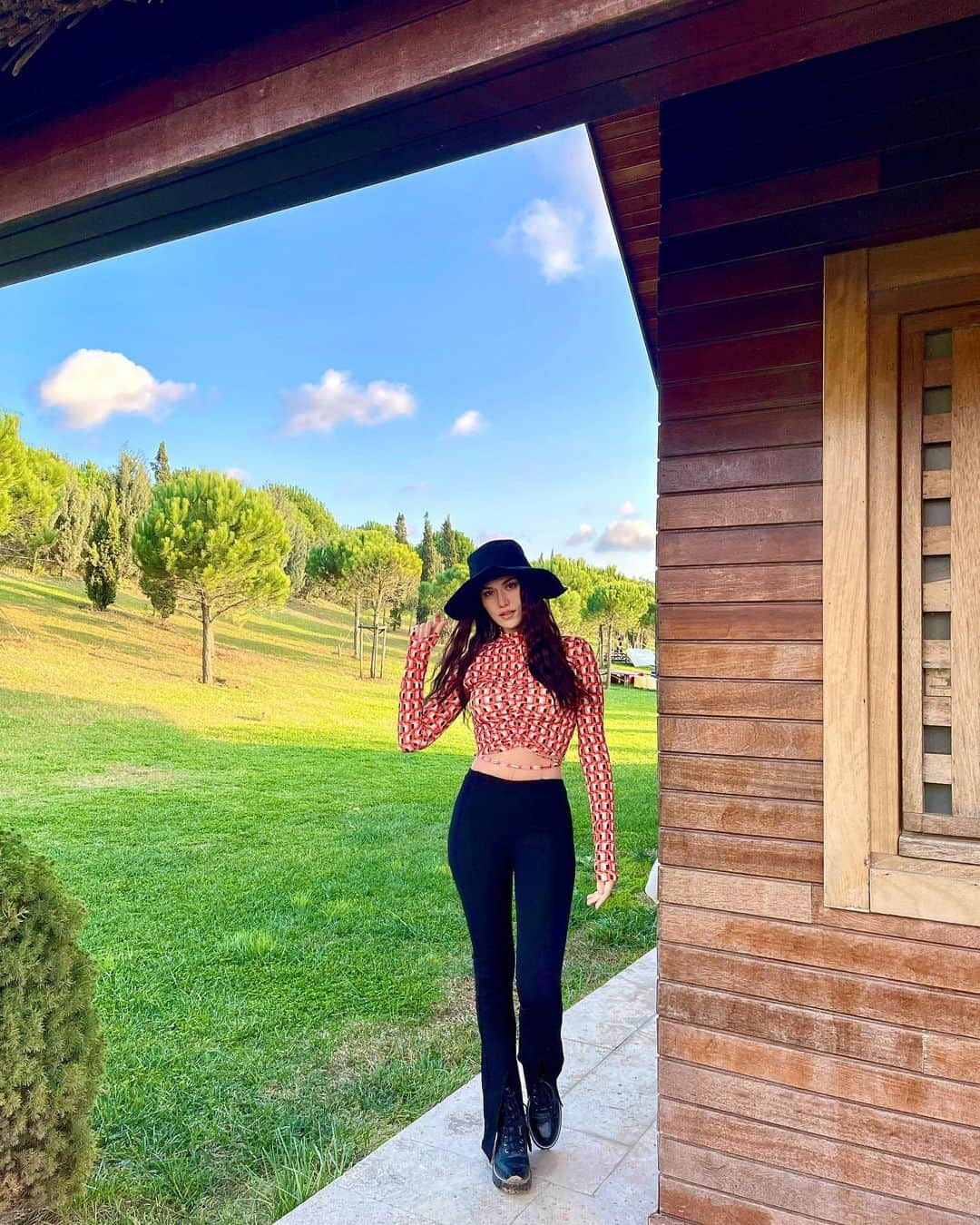 Fahriye Evcenさんのインスタグラム写真 - (Fahriye EvcenInstagram)「Cottagecore 🏡」5月26日 19時31分 - evcenf