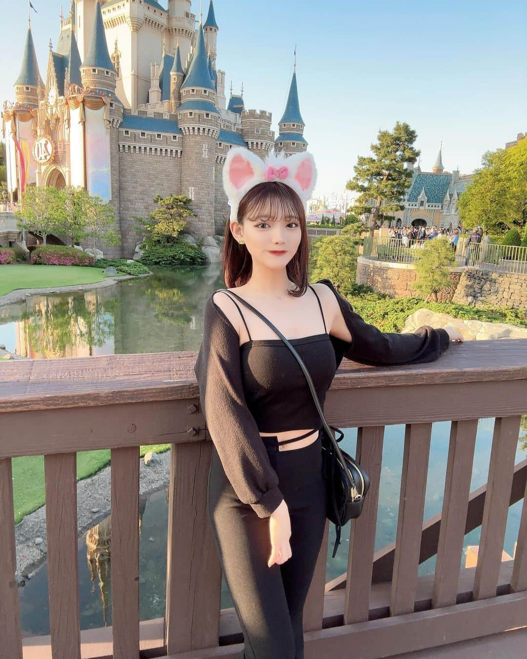 YUINAさんのインスタグラム写真 - (YUINAInstagram)「ひゃー楽しかった🤍🤍🤍  久しぶりのランドへっ🐭🏰💫  40周年で行けて良かった🙆🏻‍♀️💗」5月26日 19時32分 - y_i_n35