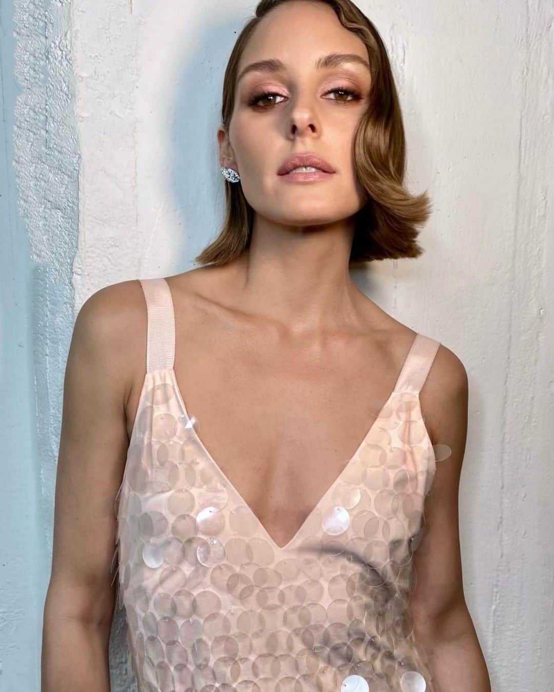 オリヴィア・パレルモのインスタグラム：「Bringing the glamour💕✨💫thank you boys 🥰✨💃🏻@michaelsilvahair @walterobal @simkhai」