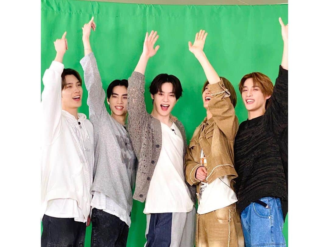 Way Vさんのインスタグラム写真 - (Way VInstagram)「WayZenNies, did you enjoy our #TourTV shows? 📺 From Chungking Express to Harry Potter...🤣We prepared a lot just to say that we can't wait to see everybody😆!!   #WayV_FanmeetingTour  #WayV_Phantom #HONGKONG #SINGAPORE #LONDON #PARIS #WayV #WeiShenV #威神V」5月26日 14時02分 - wayvofficial