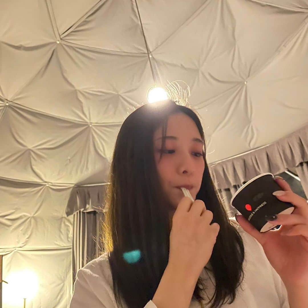 中田花奈さんのインスタグラム写真 - (中田花奈Instagram)「@an.eland 続き  朝のフレンチトースト  グランピングだから 自分で焼くスタイル🍳 めっちゃ簡単！焼くだけ！  モーニング2種類あって選べるよ〜  朝日を浴びながら お外で食べるの優雅な気分になる🤍  凄い食べた旅だった🍴  遡って 夕方はBBQ  お刺身とかキッシュとか 前菜も豊富🌞  ご飯をグリルで炊くの楽しい🍚  夜に キャンプファイヤーでマシュマロ焼いて  オシャレなバーがあって お酒も飲み放題 ハーゲンダッツ食べ放題  食べるしかないねえ   #bbq  #フレンチトースト  #グランピング   #エランド #aneland   #南紀白浜  #白浜   #旅行」5月26日 14時12分 - nakadakana_official