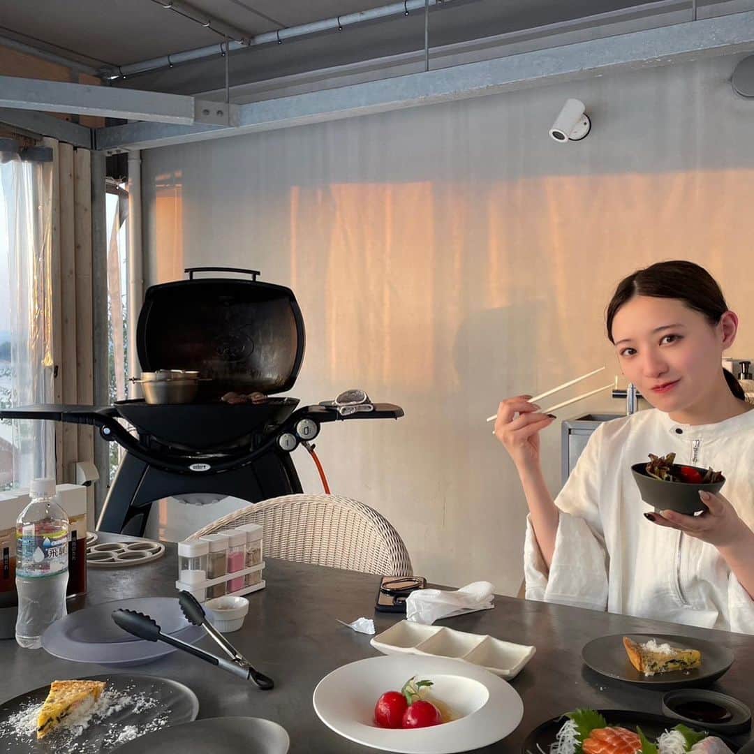 中田花奈さんのインスタグラム写真 - (中田花奈Instagram)「@an.eland 続き  朝のフレンチトースト  グランピングだから 自分で焼くスタイル🍳 めっちゃ簡単！焼くだけ！  モーニング2種類あって選べるよ〜  朝日を浴びながら お外で食べるの優雅な気分になる🤍  凄い食べた旅だった🍴  遡って 夕方はBBQ  お刺身とかキッシュとか 前菜も豊富🌞  ご飯をグリルで炊くの楽しい🍚  夜に キャンプファイヤーでマシュマロ焼いて  オシャレなバーがあって お酒も飲み放題 ハーゲンダッツ食べ放題  食べるしかないねえ   #bbq  #フレンチトースト  #グランピング   #エランド #aneland   #南紀白浜  #白浜   #旅行」5月26日 14時12分 - nakadakana_official