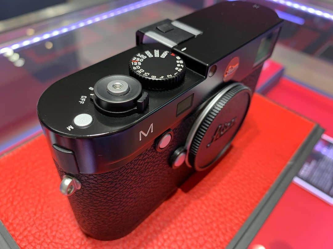 Omotecho Style Storeさんのインスタグラム写真 - (Omotecho Style StoreInstagram)「Leica M  2013年に発売、現在では廃盤の機種『Leica M ブラックペイント』です。 1点のみですが、新品のLeica Mが当店にございます。 お探しになられている方、ご興味のある方はぜひ当方までご連絡下さい。  #ライカ #ライカm #ライカカメラ #カメラ #ライカ好きな人と繋がりたい #カメラ好きな人と繋がりたい  #leica #leicam #leicacamera #leicaworld」5月26日 14時57分 - omotechostylestore