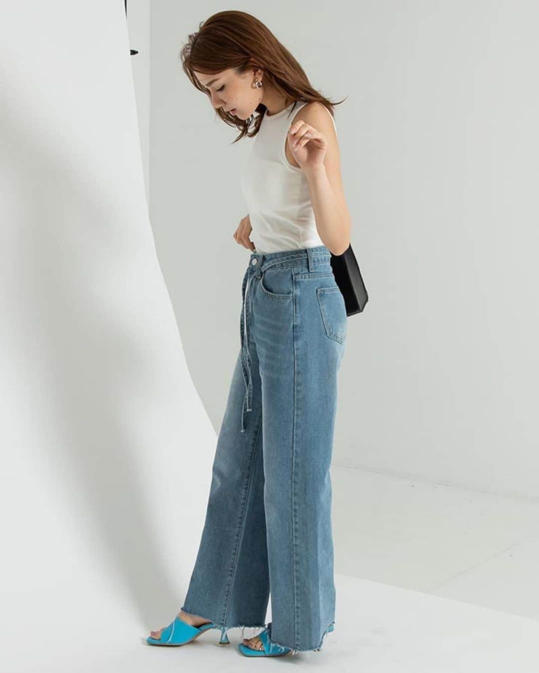 ANAP ONLINE SHOPさんのインスタグラム写真 - (ANAP ONLINE SHOPInstagram)「【いま大人気のアイテムをご紹介します】  ANAP公式オンラインショップ(@anap_onlineshop )で 今売れているアイテムはコレ🧡  ※ブルーSサイズ残りわずかです※  写真をタップして商品ページをCheck✔︎  🔍商品情報🔍  ヒモ付きバギーデニムパンツ 152-5395  —————————————————  @anap_onlineshopは、 トレンドアイテムを取り扱うプチプラファッション通販です♡ ANAPの他にも様々なジャンルのブランドを取り扱っています✨  また、商品をオトクに買えるキャンペーンをほぼ毎日開催！ ストーリーズにてオトクな情報を発信中📢 お見逃しのないよう、是非フォローをお願い致します！  ▼▼▼▼　開催中イベント　▼▼▼▼ 只今、@anap_onlineshopにて 🔥MAX80%OFF🔥 アウトレットセール開催中！  💝開催期間💝 5/26(金)10:00〜5/29(月)8:59  詳細はプロフィールURLorハイライトをチェック✔  —————————————————  #カジュアルコーデ #大人カジュアルコーデ #anap #デニムパンツ」5月26日 19時00分 - anap_onlineshop
