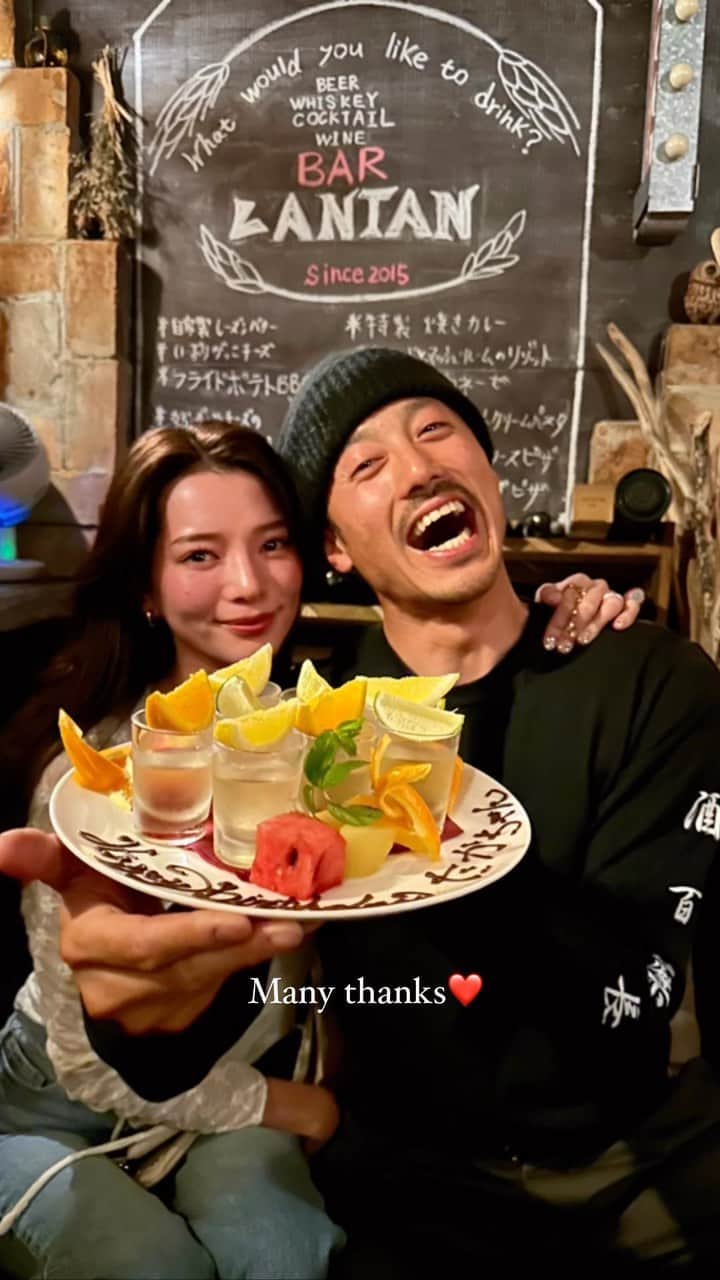 のインスタグラム：「誕生日に@reikanozawa がサプライズで最高の夜をプレゼントしてくれました。　@toshi.dj @otaichi32 @naoyukinakamura @emoyaaan @shotadaamatu  平日なのに集まってくれてよぅ。ありがとね❤️ 幸せだ❤️ @barlantan 🙏」