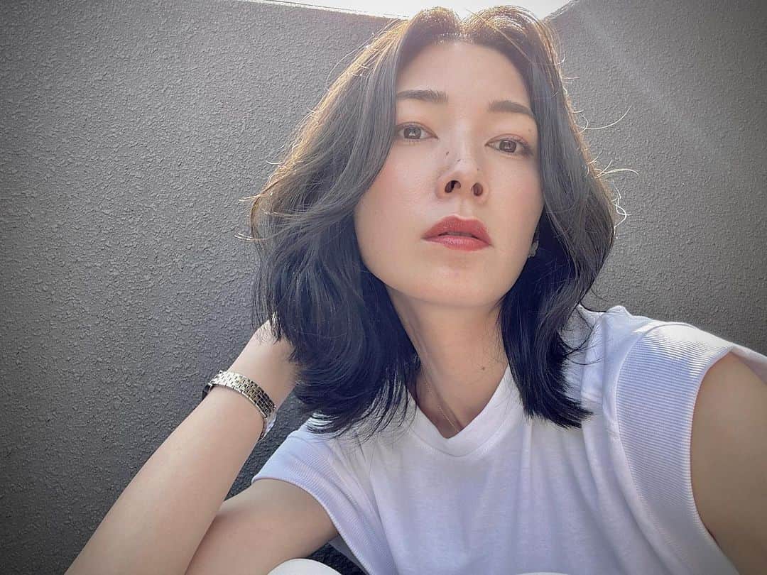 簑島宏美のインスタグラム：「髪伸ばし中。 暑くなってきたから、またバッサリ行きたくなる気持ちをグッと抑えるのに必死な日々です💦」