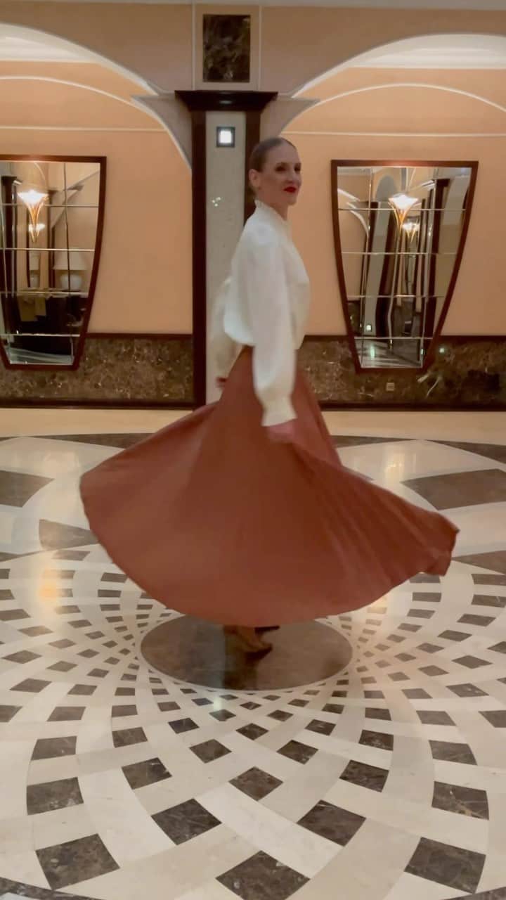 スベトラーナ・ロマシナのインスタグラム：「Время пятницы 💃」
