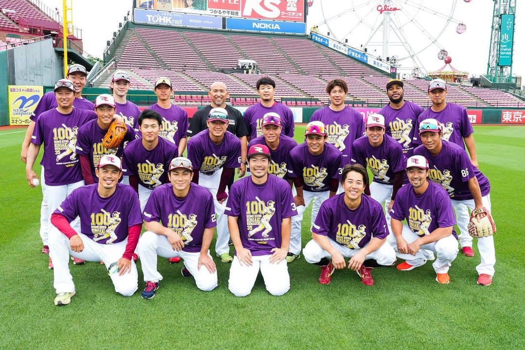 東北楽天ゴールデンイーグルスさんのインスタグラム写真 - (東北楽天ゴールデンイーグルスInstagram)「⚾️  100本塁打達成のお祝い㊗️✨✨  #鷲が掴む #rakuteneagles #島内宏明」5月26日 15時48分 - rakuten_eagles