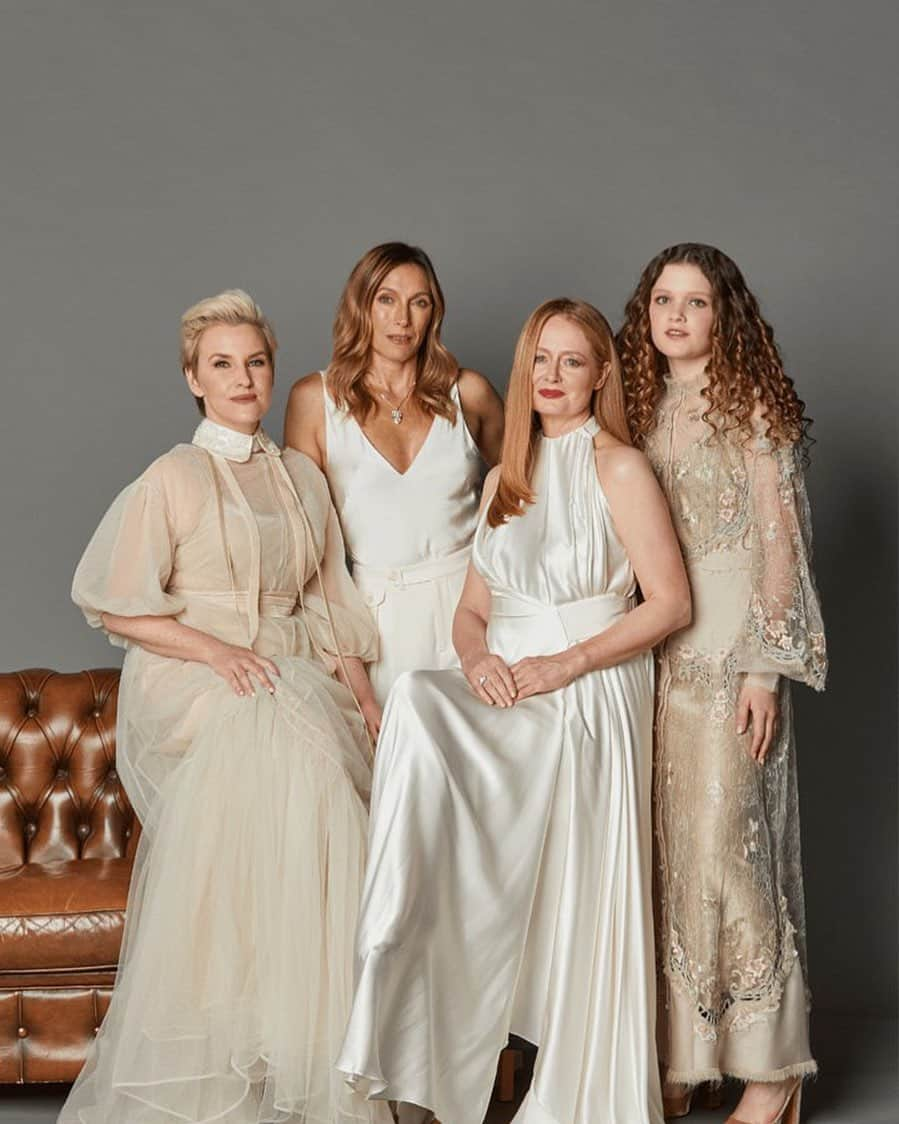 ミランダ・オットーのインスタグラム：「Thank you @whomagazine for the beautiful cover. An honor to be with these brilliant women. I so wish @teresapalmer could have been there to share it with us. #theclearingondisneyplus」