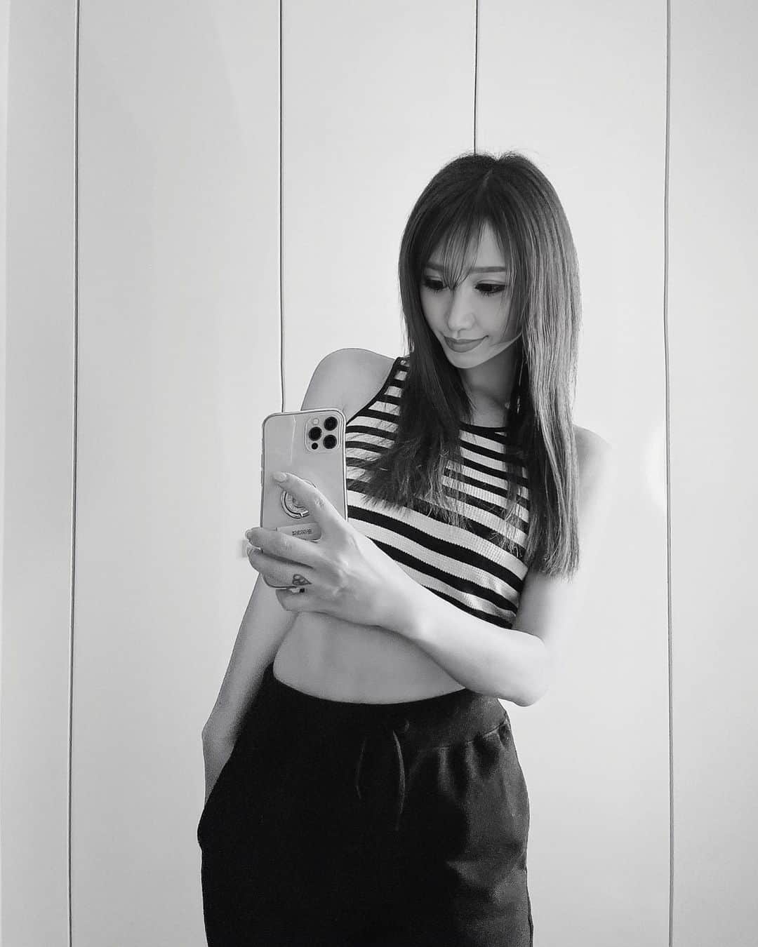 神咲れんのインスタグラム：「.  毎日楽しく過ごしたもん勝ち✌️  #ootd #japan #japanesegirl  #ラフコーデ #部屋着 #男の子ママ」