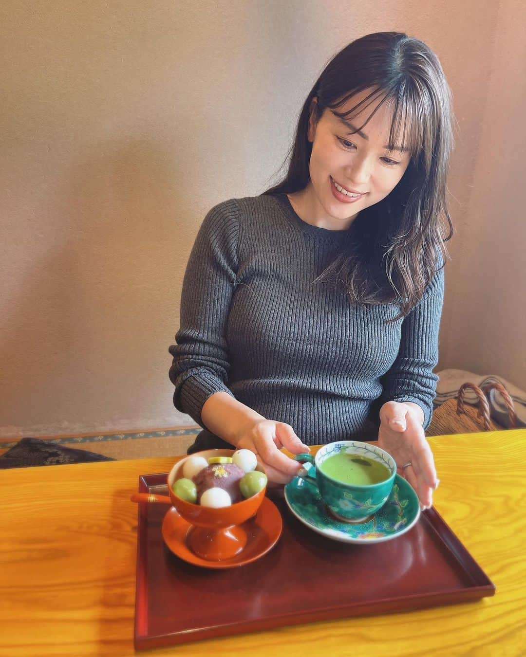 本田朋子さんのインスタグラム写真 - (本田朋子Instagram)「桐生市グルメ探索。 とっても素敵な雰囲気の喫茶『祇園』。 大人な雰囲気でゆっくりと甘味をいただきました。 もっと暑くなったら、かき氷食べてみたいな。  そして、『Ju The Burger』でハンバーガーも堪能。 ハンバーガーだけでなく、ポテトやドリンクにもこだわりを感じるお店。  他にも桐生には気になるお店がいろいろと。 また足を延ばしてお気に入りのお店を増やしていきたいです♡  #群馬グルメ #桐生 #太田 #祇園 #jutheburger」5月26日 16時00分 - tomoko_honda_official_phonics