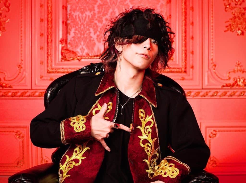 のインスタグラム：「わっはっは‼️‼️‼️ ‼‼️‼️爆‼‼️‼️誕‼️‼️‼️ ｗｗｗｗｗｗｗｗｗｗｗｗｗｗｗｗｗｗｗｗｗｗｗｗｗｗｗ  去年の芝健より出来ることが圧倒的に増えて活動めっちゃ楽しい( ◜௰◝ ) また上手く強くかっこよく歳を重ねるぞ〜🔥🔥🔥  やべ〜‼️ まだまだやりたいことがたくさんある〜‼️🔥 また1年付き合ってな🌱(งД)ง！！  あ、あと今日20時に動画があがります(σﾟ∀ﾟ)σ   #芝健 #誕生日 #結局 #スタジオしか勝たん 🥹」