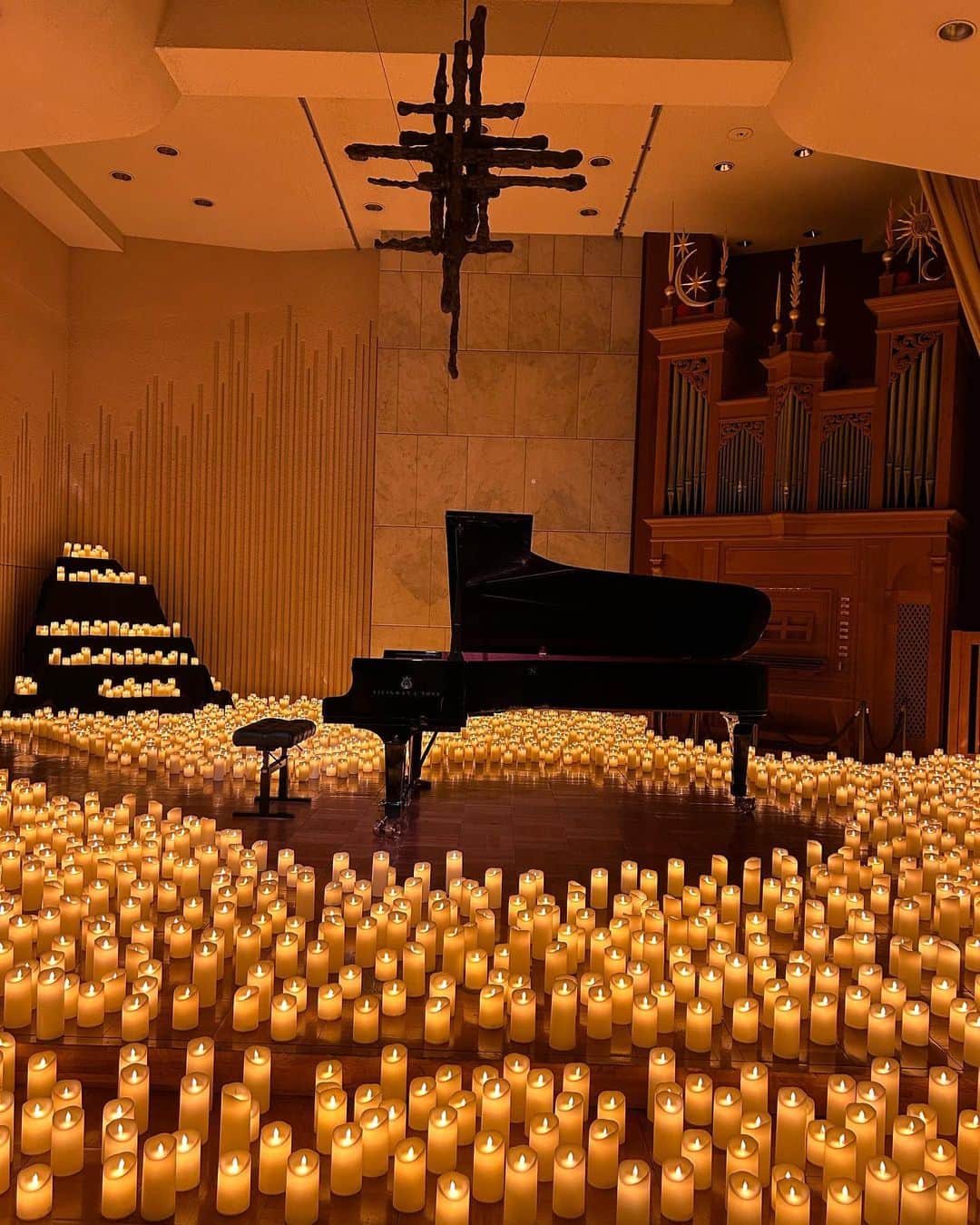 朝日しずくのインスタグラム：「幻想的で素敵なコンサートでした🎹🕯️ アンコールの曲とても好きになった🌙 #candlelightconcerts #chopin #japan #ルーテル市ヶ谷ホール ⛪️」