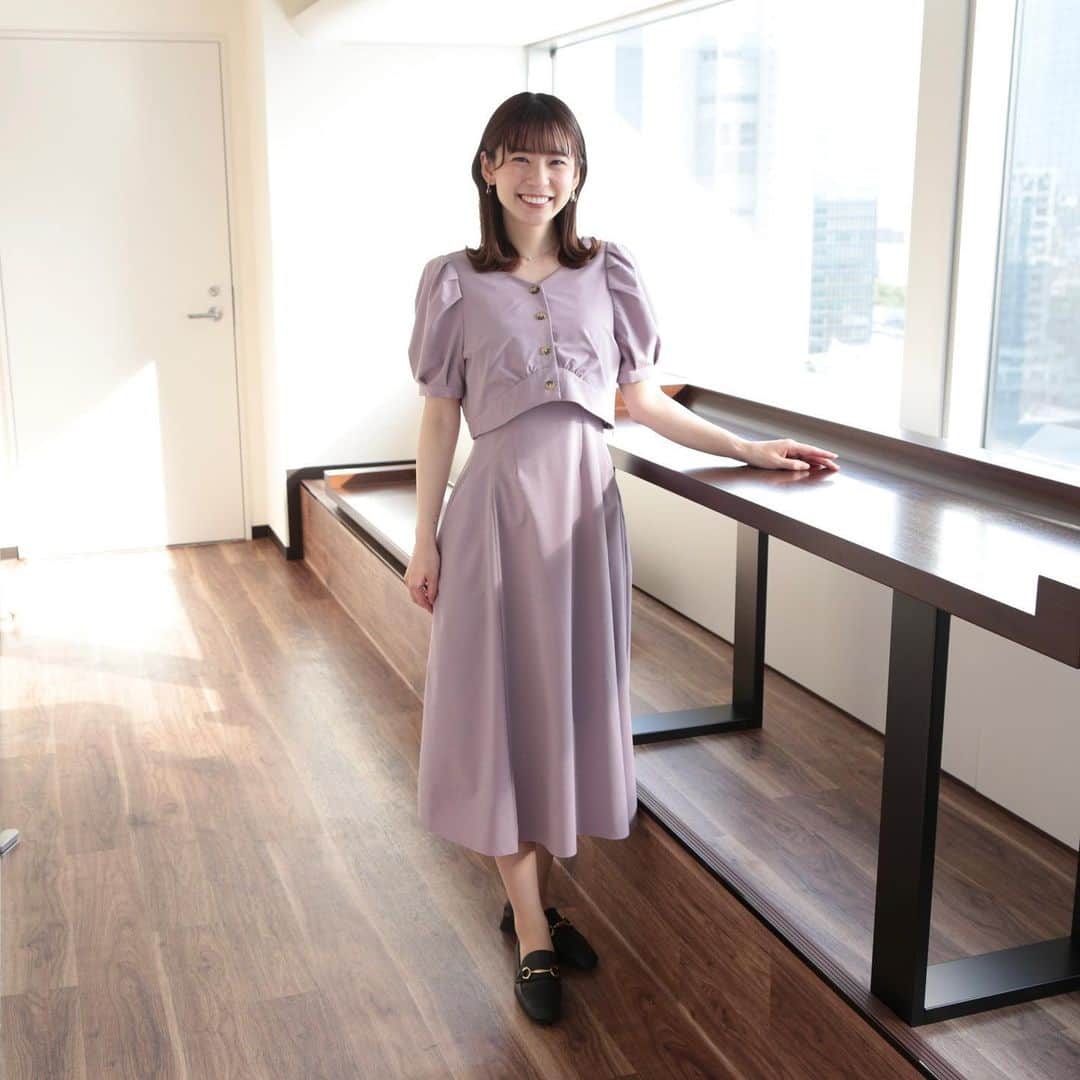 のインスタグラム：「. 5月26日（金）サンシャイン☀️ 衣装協力👗  ●dress：MISCH MASCHさん @mischmasch_official  ●earring：OSEWAYAさん @osewaya_official  パープルの可愛いワンピース👗 形も色もタイプの衣装でした🥰 ボレロタイプになっていて、デザインも可愛い！！ イヤリングはワンピースに合わせてパープルが入っていました💜  素敵なお衣装、スタイリングをありがとうございました🧸💕  #ウェザーニュースlive  #衣装協力 #衣装提供 #キャスター衣装」