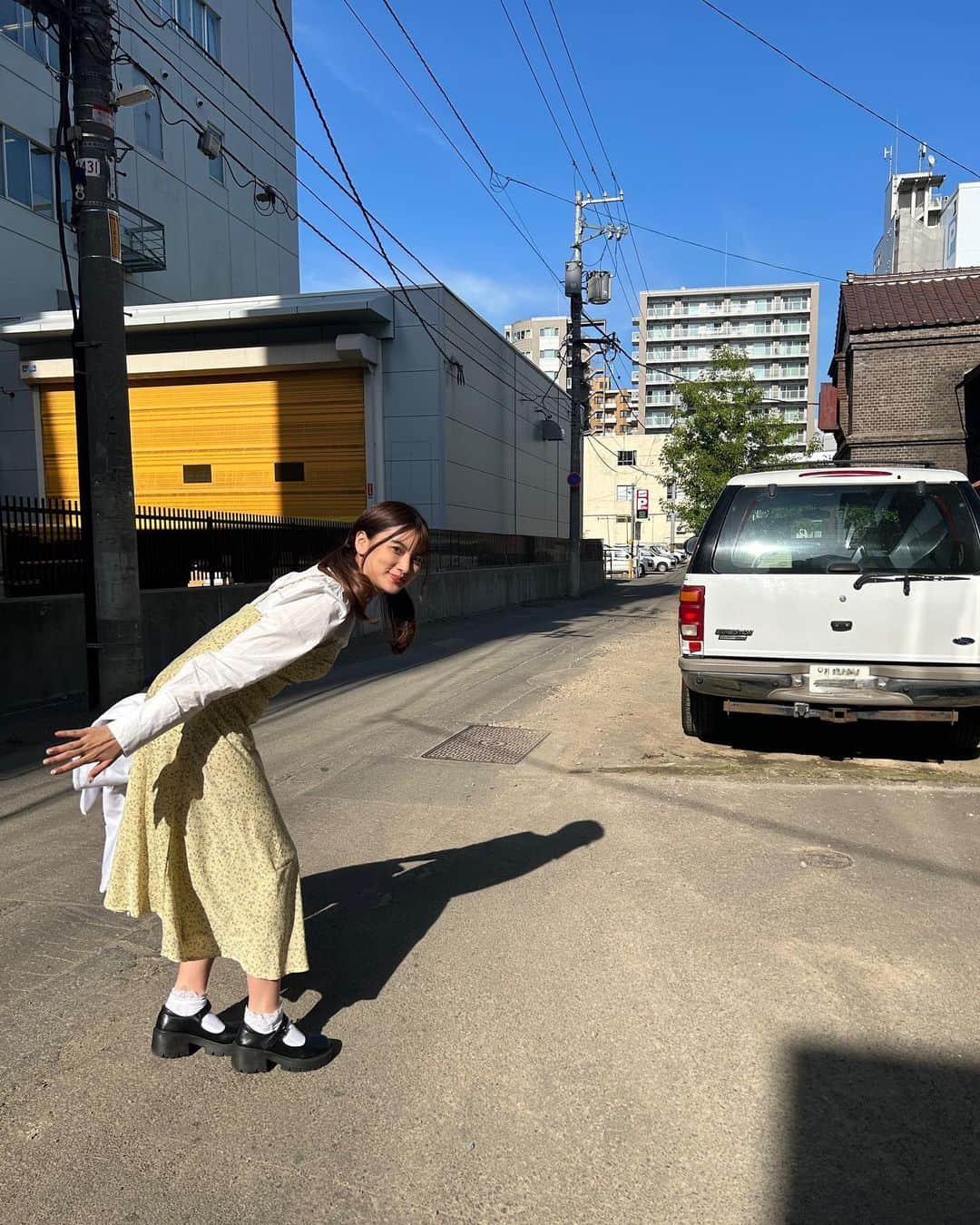 HITOMIのインスタグラム：「スタコラサッサ🐀💨💨💨 撮影中にnyantuy kuuuy !」