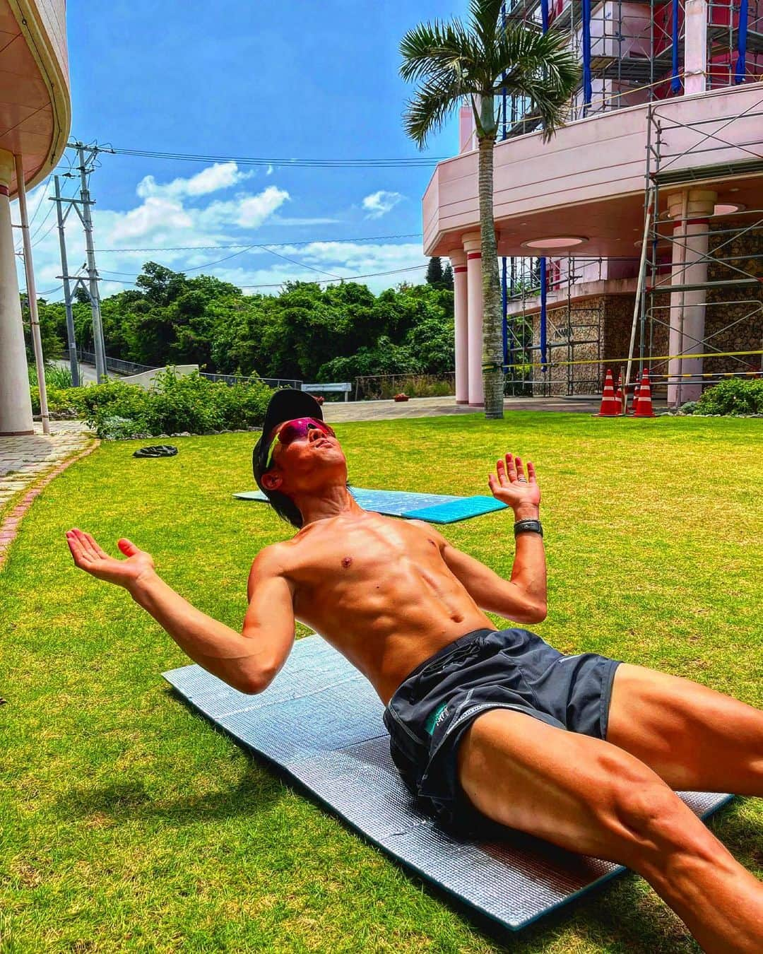 竹内択さんのインスタグラム写真 - (竹内択Instagram)「Training camp has already started🧘🔥  今年も @team_tsuchiya の合宿に参加させてもらってます。  いつもと違う場所や人たちとのトレーニングは、単純に内容が違うという刺激はあります。  僕的にはそういった表面的に見える事の他に個々の考え方捉え方などを肌感で感じられる事もとても勉強になると思ってます💡  改めて合宿に参加させてもらえることは感謝です🙏  台風が来るみたいなので気をつけます。。  #teamtsuchiya #土屋ホームスキー部 #土屋ホーム #株式会社カワモト #densen #デンセン #soilsupport #itoen #伊藤園 #亜細亜印刷 #不二越機械工業 #シウナススイーツ #cumberlandjapan #長野ナブコ #ちょいのりレンタカー #bwt #oakley #fruitswax  #skijumpingfamily #skijump #teamtaku #tt #チームタク #takutakeuchi #竹内択」5月26日 16時38分 - taqtakeuchi