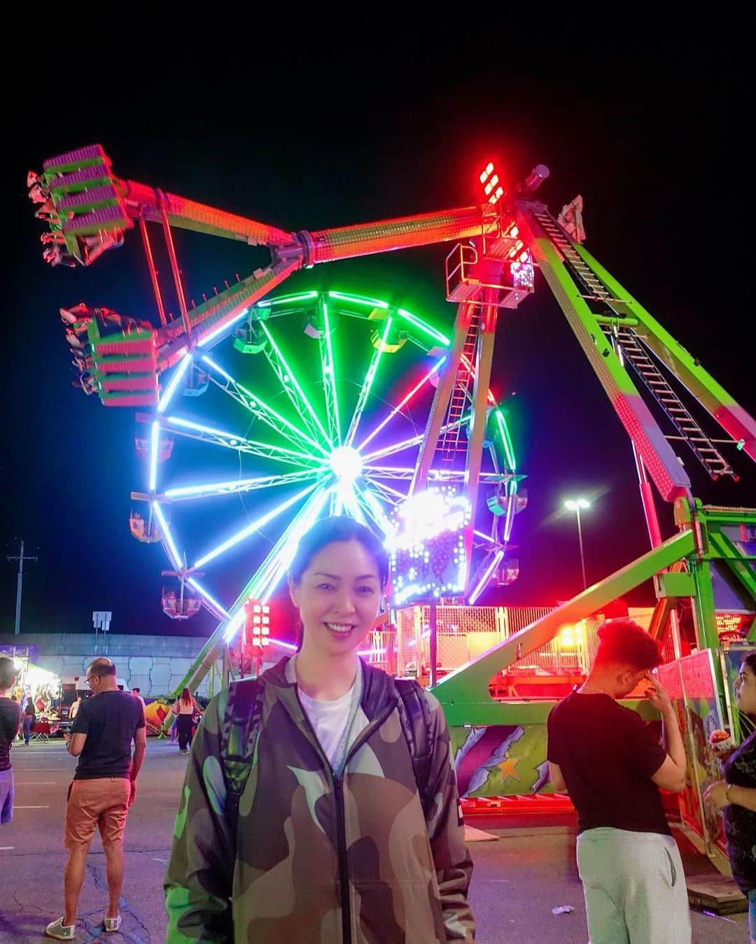 川原亜矢子のインスタグラム：「移動遊園地の夜✨ #carnival #nyack #upstate #旅行 #ニューヨーク」