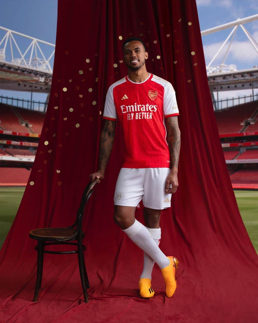 adidas UKさんのインスタグラム写真 - (adidas UKInstagram)「Arsenal. Forever. 🔴⚪️  Introducing @arsenal 23/24 @adidasfootball home kit. Available now at adidas.com/Arsenal ❤️」5月26日 17時03分 - adidaslondon