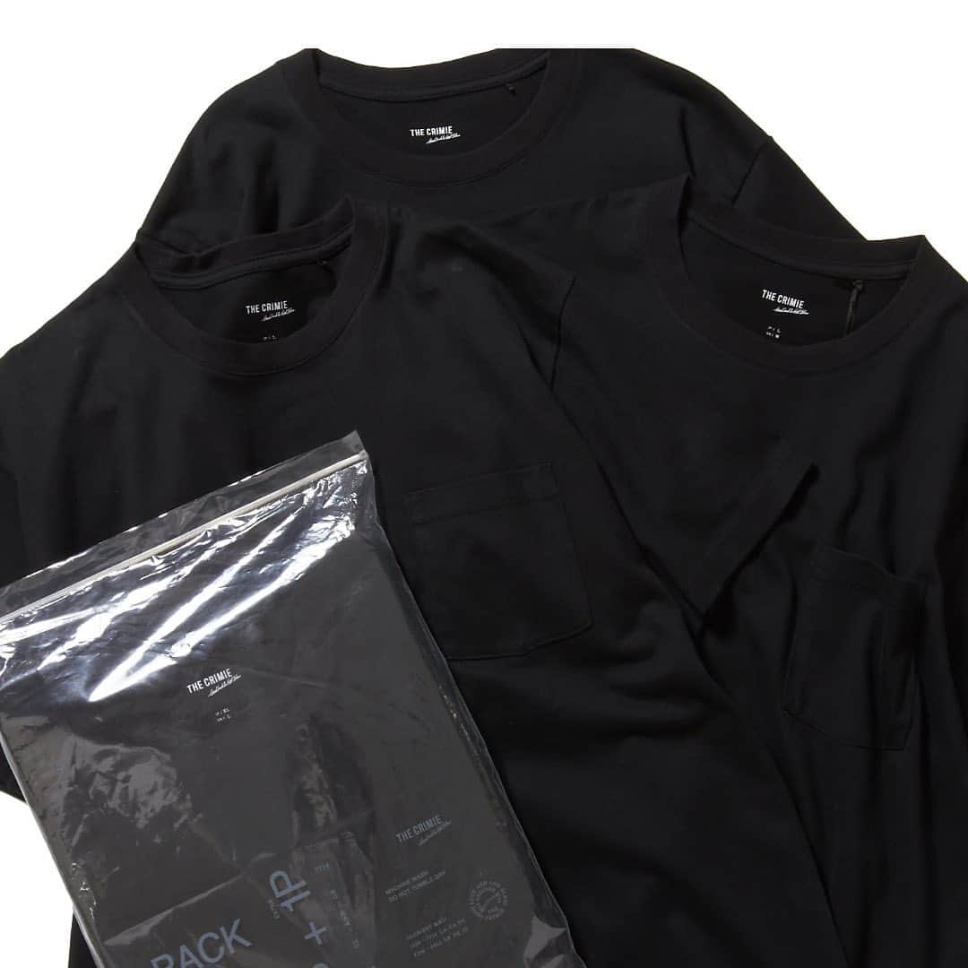 クライミーさんのインスタグラム写真 - (クライミーInstagram)「CREW NECK POCKET T-SHIRT  2P + 1P SERVICE PACK  This luxurious 2P+1P service pack T-shirt uses the same body as the printed T-shirts we offer every season. The fabric is made of precious extra-long-staple cotton, which is spun with long fibers, and knitted with high-twist yarn that is durable and prevents the fabric from losing its shape. The fine fluff has been removed to update the fabric to an even higher quality feel. It is ideal for wearing alone without transparency. The silhouette design is stylish and graceful, unaffected by trends, while taking into account human movement for superior mobility and convenience. It is a gem of the brand's commitment to the pursuit of evolving American casual wear.  毎シーズン展開するプリントTシャツと同様のボディを使用した贅沢な2P+1PサービスパックTシャツ。 長い繊維で紡がれる貴重な超長綿を使用した生地は、耐久性と型崩れ防止に優れた強撚糸で編み上げました。 細かい毛羽立ちを除去したことでさらに上質な生地感にアップデート。透け感もなく1枚での着用に最適です。 シルエット設計は人の動きを考慮し優れた機動性と利便性を考慮しながらも、トレンドに左右されないスタイリッシュで気品のあるシルエットになっています。 進化するアメカジを追求するブランドならではの逸品です。 カラー展開：BLACK / WHITE サイズ展開：XS / S / M / L / XL / XXL  #justin #THECRIMIE #CRIMIE #クライミー #plaintshirt #3pieces #tshirt #packtshrt #パックT #Tシャツ #無地Tシャツ #サイズ交換無料 @gardentokyo_jp」5月26日 17時00分 - crimie_official