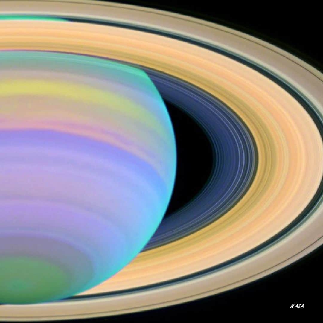 アメリカ大使館さんのインスタグラム写真 - (アメリカ大使館Instagram)「このカラフルな紫外線写真は、土星の環が地球に対して最大27度傾いているときに撮影されました。  #宇宙 #Space #Saturn #土星 #天体写真」5月26日 17時00分 - usembassytokyo