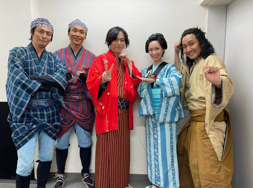 のインスタグラム：「東京での舞台挨拶の翌日は関西にシュシュっと参上します！  日程：2023年6月17日（土） 6月17日（土） T・ジョイ梅田 ①10：00の回　上映終了後舞台挨拶 ②12：10の回　上映開始前舞台挨拶  登壇（予定）： 塩谷瞬、長澤奈央、山本康平  6月17日（土） T・ジョイ京都 ①13：30の回　上映終了後舞台挨拶 ②15：40の回　上映開始前舞台挨拶 登壇（予定）： 塩谷瞬、長澤奈央、山本康平  #ハリケンジャー20th」