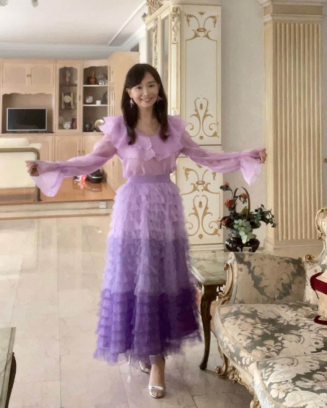アグネス・チャンのインスタグラム：「Going to my nephews wedding party. He was not able to throw a party because of covid. Finally! I am so happy for him.」
