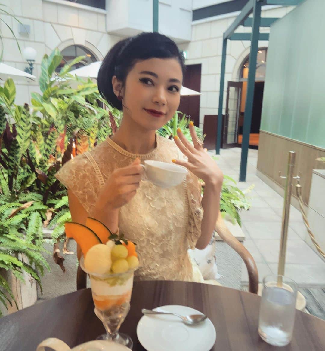 のインスタグラム：「演奏前のおティー☀️」