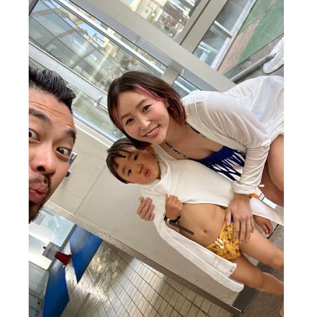 のインスタグラム：「今年は去年よりもビキニを着るでしょう👙☀️🌊🐠👒🌻🍦  多分ね。  #👙 #熱海2日目 #大津合流 #gw #熱海 #atami #pool #☀️ #👨‍👩‍👦 #更にtrやる気💪」