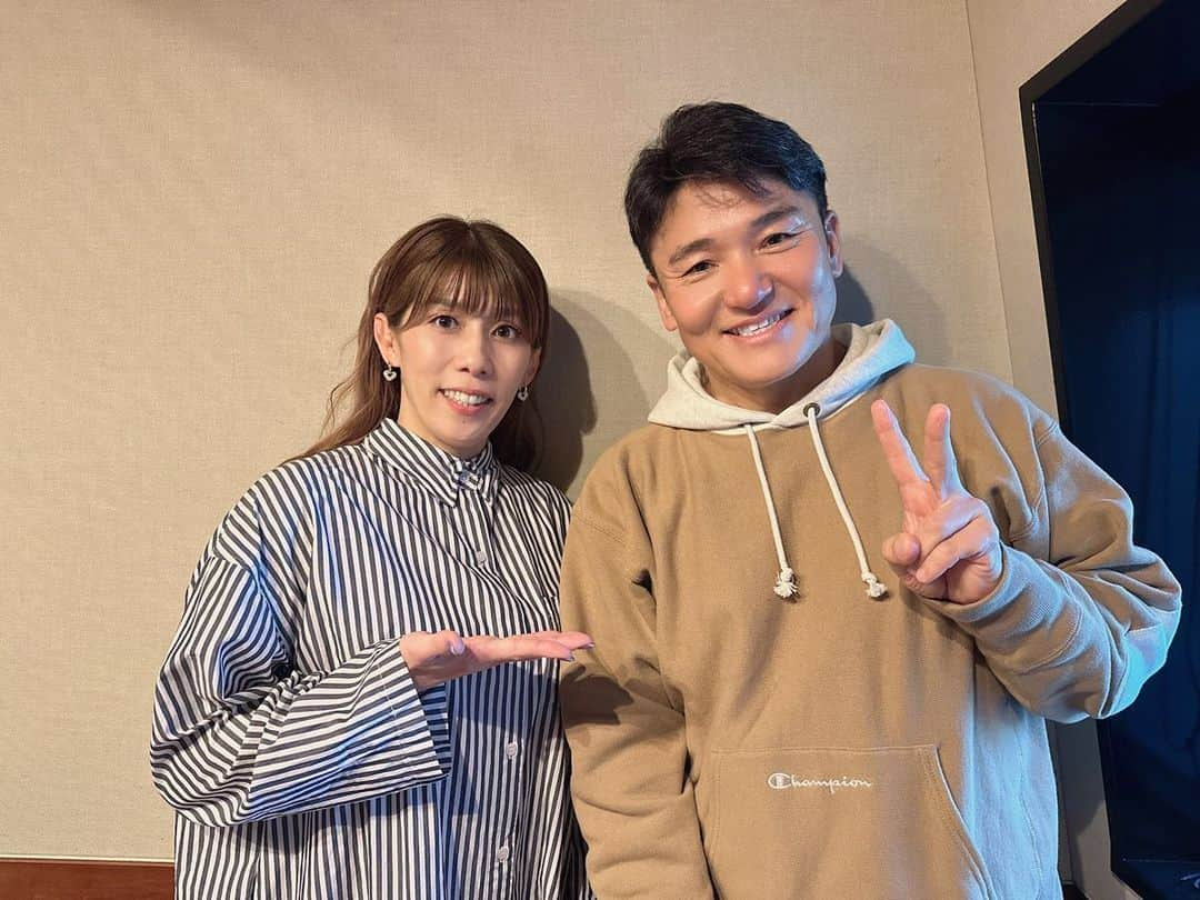 吉田沙保里さんのインスタグラム写真 - (吉田沙保里Instagram)「TOKYO FMの 丸山茂樹さんのラジオ📻  MOVING SATURDAY 4年ぶりに出演させていただきました😊  いつお会いしても楽しい 丸山さん🤭  ゴルフの話はもちろん！ いろんな話題でとても 盛り上がりましたー😆✨  5月27日、6月3日 土曜日朝7:00〜  お時間ある方はぜひ 聞いてくださいね～😉  #丸山茂樹 さん #ゴルフ #TOKYOFM」5月26日 17時17分 - saori___yoshida