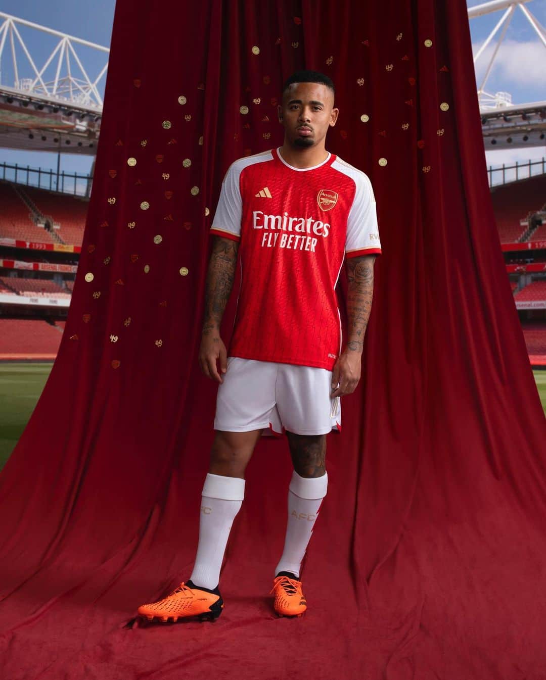 ガブリエル・ジェズスさんのインスタグラム写真 - (ガブリエル・ジェズスInstagram)「Family to the end @arsenal New 🏠kit @adidasFootball⚡ #createdwithadidas」5月26日 17時27分 - dejesusoficial