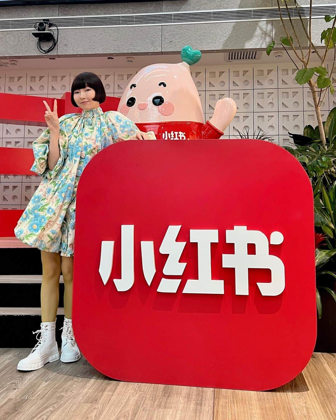 あさぎーにょさんのインスタグラム写真 - (あさぎーにょInstagram)「中国 上海🇨🇳🇨🇳🇨🇳 お仕事でメンバーときた！  着いたらホテルのバーで 500回以上も熱海のタイムループ動画をみてくれてるファンの方に遭遇して泣きそうになった😭  世界へ届いてて感動🥲 みんなもまた久々に観てみてー✨  #上海#中国#海外旅行#motoguo」5月26日 17時31分 - asagiinyo