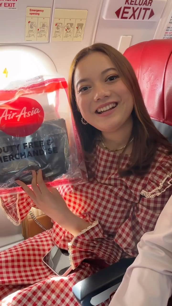エアアジアのインスタグラム：「What is travelling without duty-free shopping? 🛍️  For 2 days only, shop selected fragrances, fashion, and beverages and get an extra 10% OFF your total bill with any 2 purchases! 🤑  Shop now, on airasia Superapp 🤳  #airasiasuperapp #airasiasupersale #airasiashop」