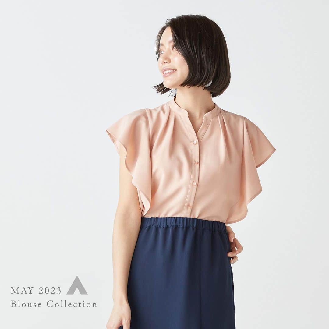 洋服の青山のインスタグラム：「. 今月の一推しアイテムをご紹介✨  ジャケットに合わせても、一枚着でも👌 万能アイテム半袖ブラウス編👚  軽やかで見た目も涼しげな半袖ブラウスは、 これからの季節の装いにぴったり🌞  甘すぎず大人な装いが出来るピンク色のブラウスから 定番色の白色のブラウスまで 多数ラインナップを揃えております🙆‍♀️  是非気になるブラウスをチェックしてみてください💕  ◆n-line Precious ・ショルダーフリルブラウス　¥4,290 　（NBL23316-71）  ◆ANCHOR WOMAN PERSON'S ・アクセサリー付きブラウス　¥5,830 　（APBL23315-10）  ◆ANCHOR WOMAN PERSON'S ・ボートネックブラウス　¥4,290 　（APBL23323-10）  ----------------------------------------------- 洋服の青山【@aoyama_ladies】では 「自分らしく働く美しさ」をテーマに 新しいビジネススタイルをご紹介しております✨  商品のご購入は画像内の商品タグをご覧ください👀♡  ご紹介商品は、一部店舗でのみ取扱いの場合もございます。 詳細についてはお近くの店舗 もしくはコメント・DMにて お気軽にお問い合わせください💌 -----------------------------------------------  #洋服の青山 #遊べる選べるシゴト服 #オフィスカジュアル  #ビジネスコーデ #ビジネススタイル  #ビジネスファッション #OLコーデ #キャリアウーマン #お仕事コーデ  #仕事コーデ  #通勤コーデ #通勤ファッション #通勤スタイル   #大人女子コーデ #大人コーデ #ビジネススーツ  #ジャケパンコーデ #パンツコーデ #スカートコーデ  #きれいめファッション #春夏コーデ #ブラウスコーデ #ブラウス  #半袖ブラウス #ビジカジコーデ」