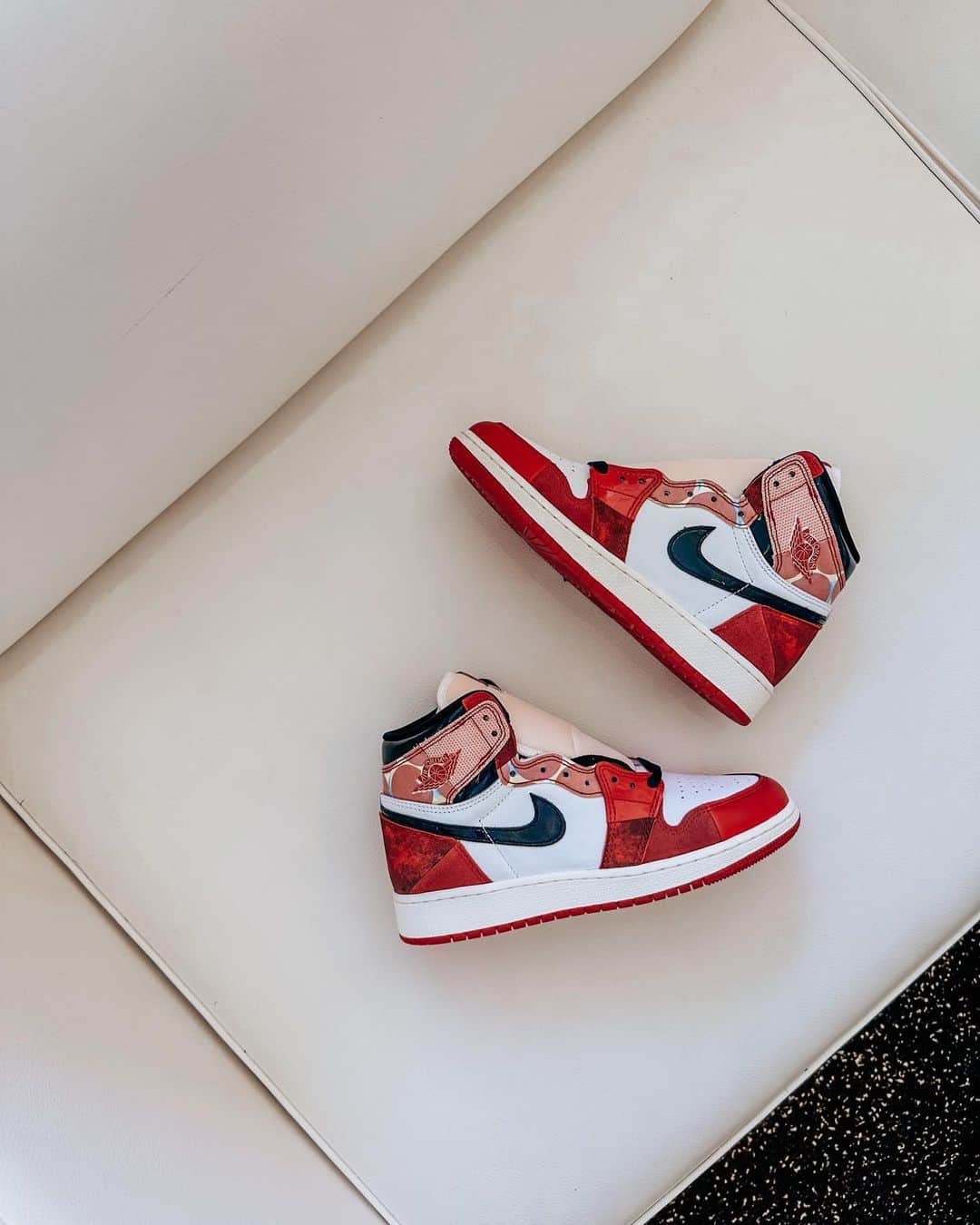 KING-MASAのインスタグラム：「🕷️🕷️🕷️ 1st model is better for sure but I had to get it ❤️🤍🖤  今月のプレゼント企画でもある🎁 詳しくはblogにて。」