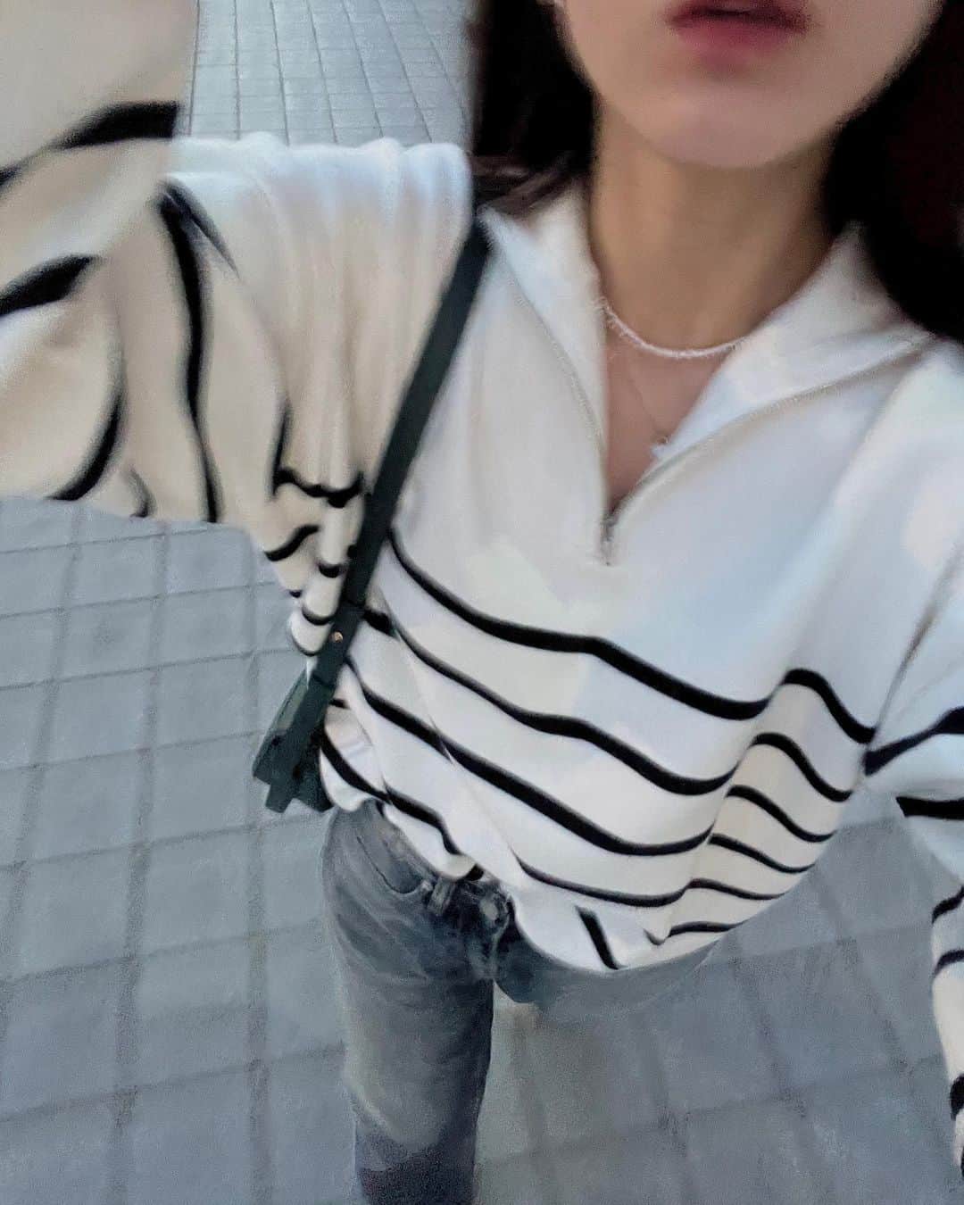 イ・ハウンのインスタグラム：「요즘 내 앨범에는 말이지⇡」
