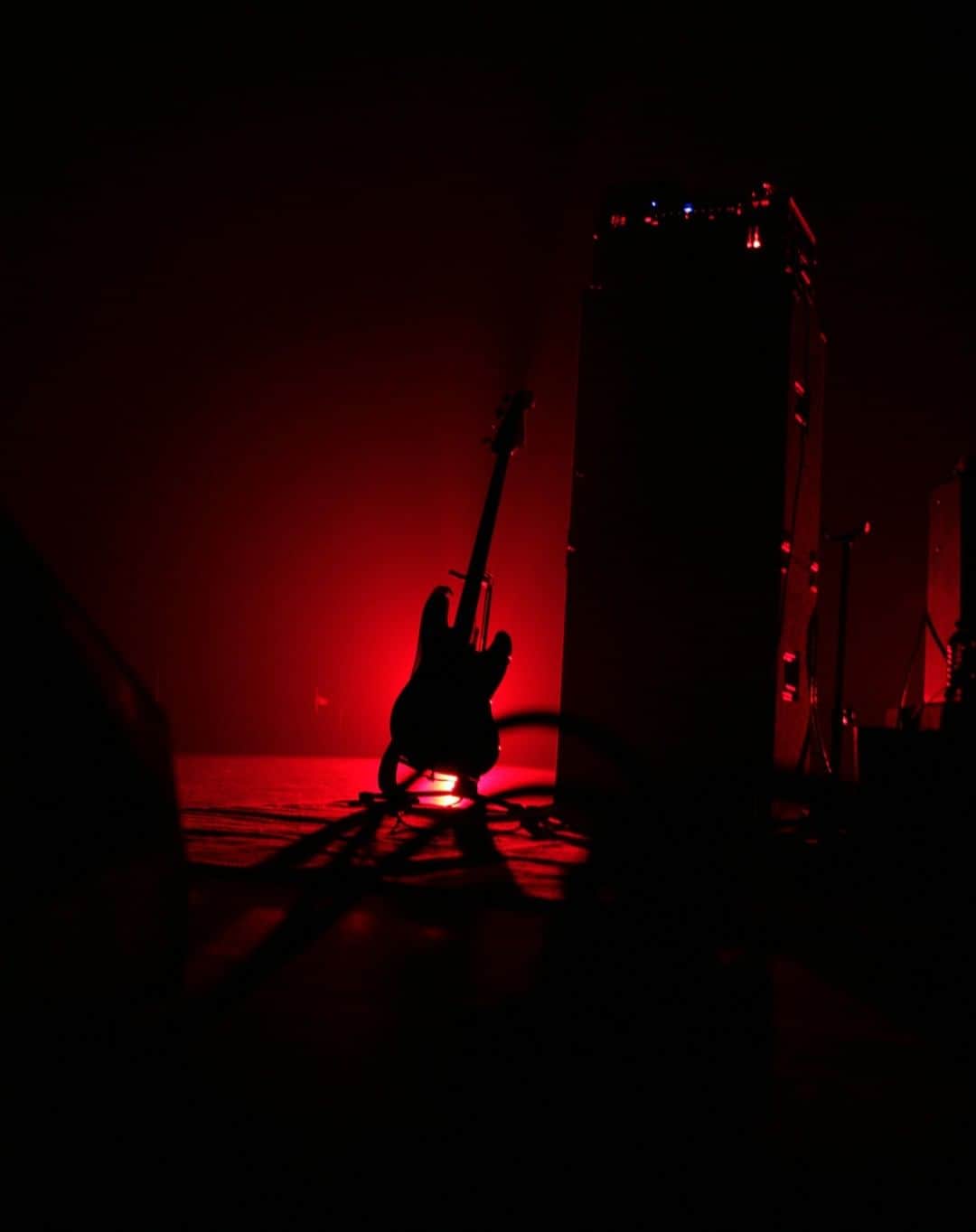 三吉ツカサのインスタグラム：「2006/11/15 The Birthday Rollers Romantics Tour '06ツアー初日のShibuya AX公演で撮ったファーストカット。 これは tonkatsu.haruki のベースがステージで彼を待ってるところ。 この時SEが鳴ってた、ピリッとした時間の始まりの写真  僕の誕生日は11月14日、誕生日まであと364日 うっかり運命感じちゃった日でもある。 ふふふ  #thebirthday」