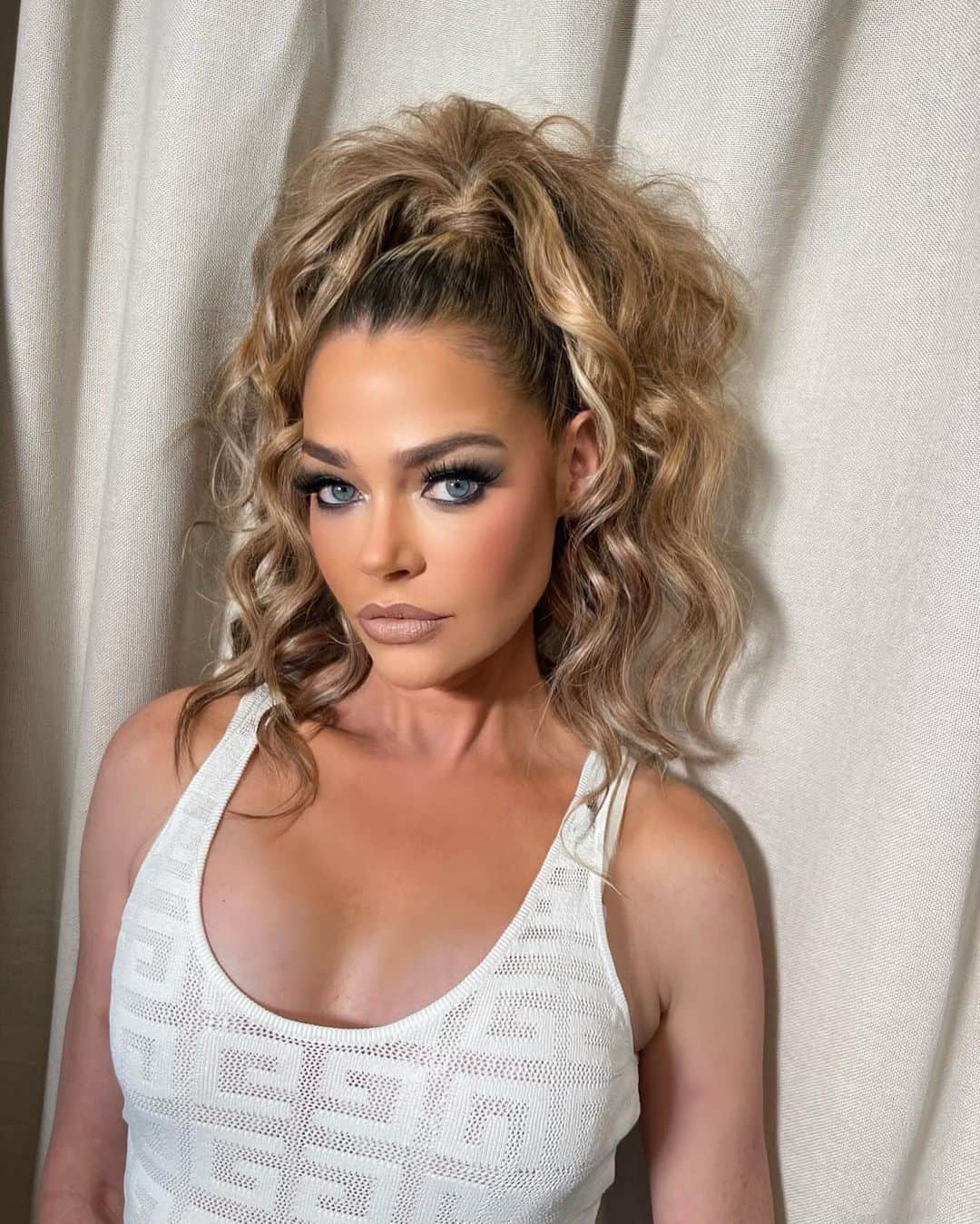 のインスタグラム：「The higher the hair, the closer to God. - Dolly Parton」
