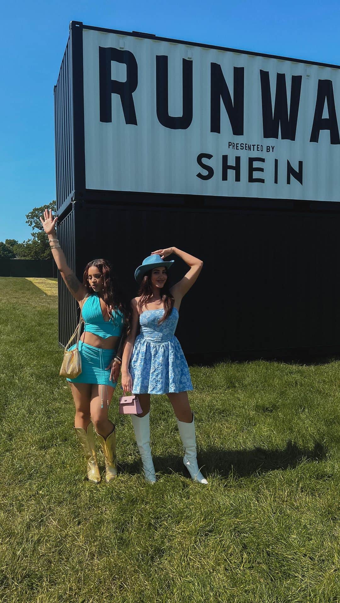 マーニー・シンプソンのインスタグラム：「Had the best day at CreamfieldsSouth with SHEIN today! Check out their tent and runway stage if you’re there this weekend 🪩  Use my code Marnie23 for 15% OFF 💸 @shein_gb #meetSHEIN #SHEINxCreamfieldsSouth #ad  Wearing all SHEIN 🔥💯」