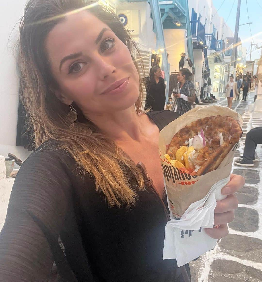 ルイス・グローバーさんのインスタグラム写真 - (ルイス・グローバーInstagram)「Mykonos island Greece 🇬🇷」5月27日 4時07分 - louiseglover