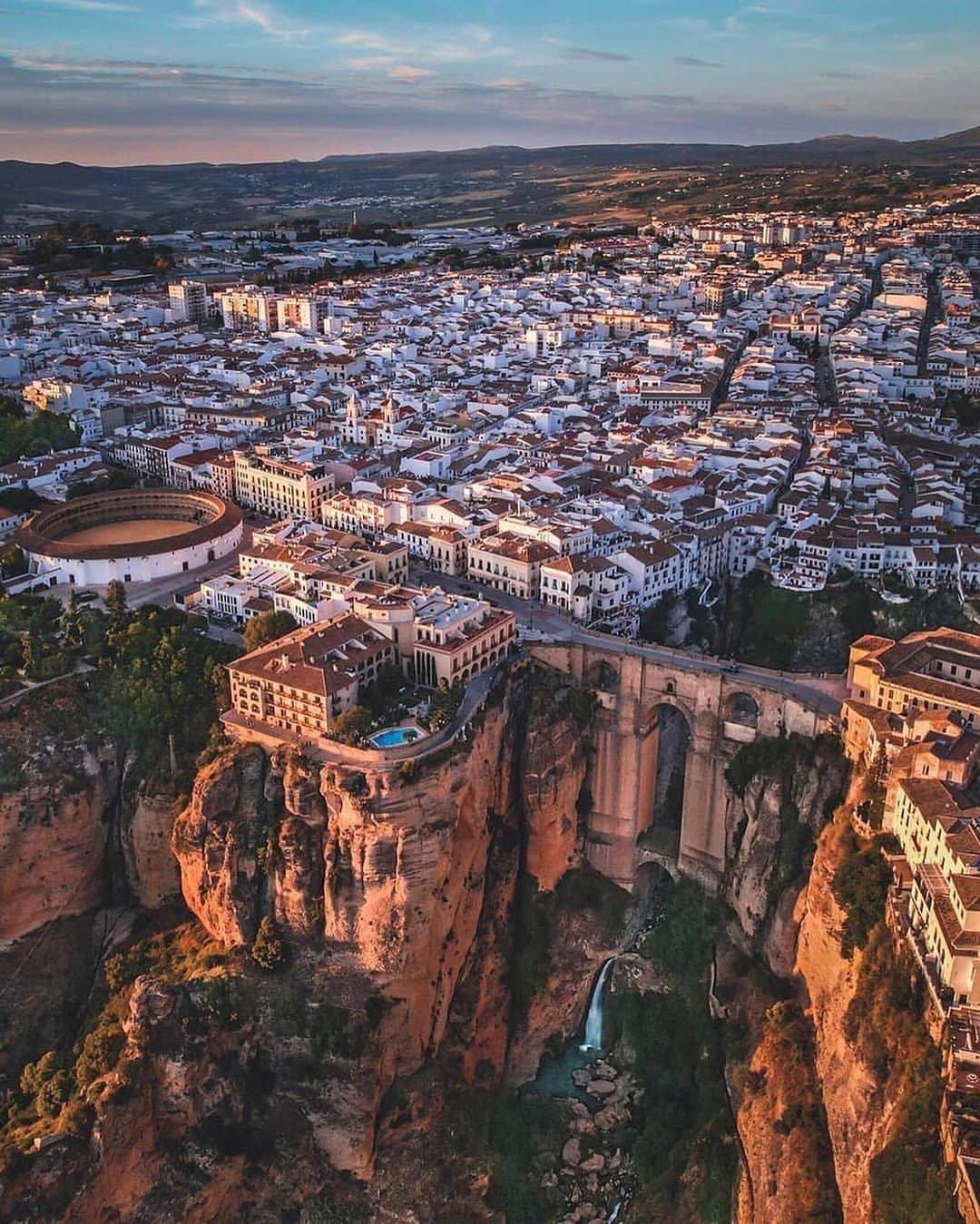 Earth Picsさんのインスタグラム写真 - (Earth PicsInstagram)「Some stunning locations in Spain!  1. Castillo de Colomares by @__d.i.a.n.n.a_  2. Seville by @serentripidy  3. Barcelona by @world_walkerz  4. Marbella by @delafuentecam 5. Ronda by @world_walkerz 6. Alicante by @carolinarcuellar  7. Iznajar by @delafuentecam  8. Sant Llorenç de la Muga by @silviadarava  9. Madrid by @pedro_mad23  10. Valencia by @world_walkerz   Have you ever been to any of these places?  📍Spain 🇪🇸」5月27日 4時00分 - earthpix