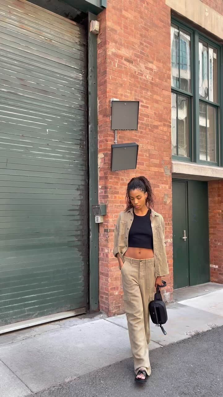 motherdenimのインスタグラム：「Smoke & Mirrors  @raissaleme_ in The Private Cargo Sneak & The Piece of Work Shirt in Gothic Olive」