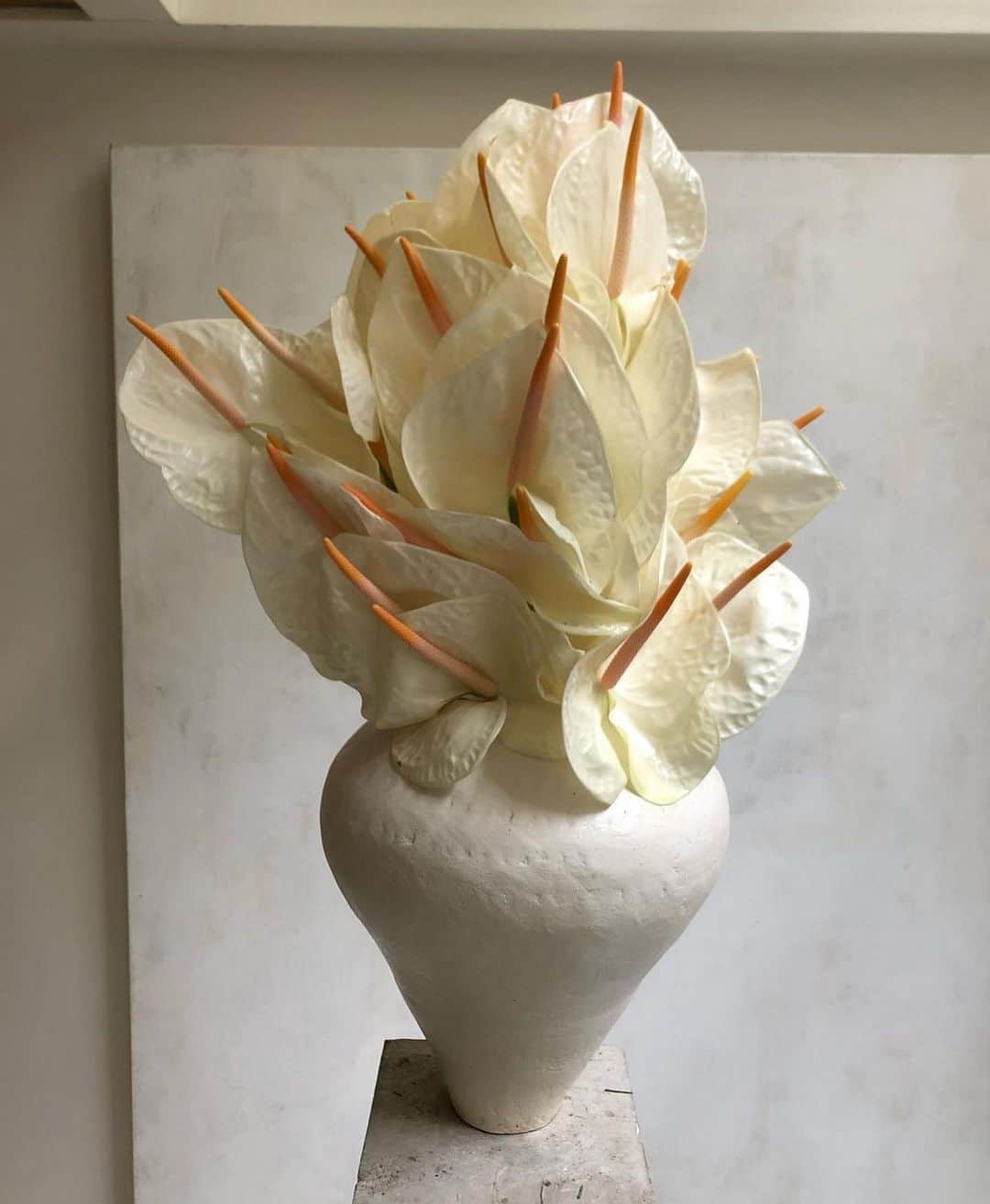 The Cool Hunterさんのインスタグラム写真 - (The Cool HunterInstagram)「White on white by French art dealer turned florist @castorfleuriste #swipeleft」5月27日 4時33分 - thecoolhunter_