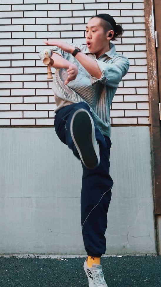 Hiroki Iijimaのインスタグラム：「⬇ YOKOHAMA📍 May 25, 2023 ・ ・ ・ ⚡ Sponser & Team @01heads @kromkendama @kromjp @zoomadanke  @ziiiro.japan @spikeordie_jp ・ 🎯 #ijistyle #kendama #けん玉 #Japan #yokohama」