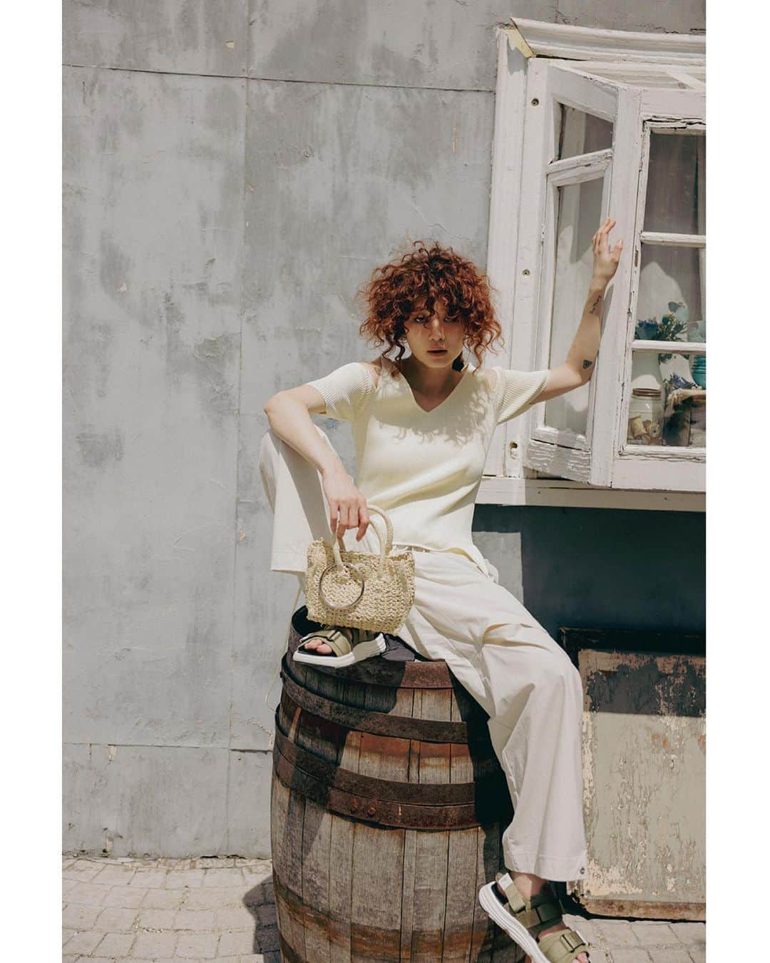 SHEL’TTERさんのインスタグラム写真 - (SHEL’TTERInstagram)「2023 SUMMER SHEL'TTER LOOK URBAN VALUES+ -Smart allure- ━━━━━━━━━━━━━━━  ■2WAY OFF SHOULDER KNIT TOP (rienda) ※6/中旬発売予定 ■NYLON LOOSE CARGO PT (SLY) ■BIG RING PAPER MINI TOTE (SHEL'TTER SELECT) ¥6,380(tax in) ※6/中旬発売予定 ■NB SDL750 (SHEL'TTER SELECT) ¥9,900(tax in)   ━━━━━━━━━━━━━━━ SHEL'TTER店舗ではSUMMERがスタート！  ※店舗によりアイテム入荷・在庫が異なります。お近くのSHEL'TTERまでお問い合わせ下さい。 ━━━━━━━━━━━━━ #SHELTTER #TheSHELTTERTOKYO #SHELTTERSELECT #SLY #rienda」5月26日 19時38分 - sheltter_official