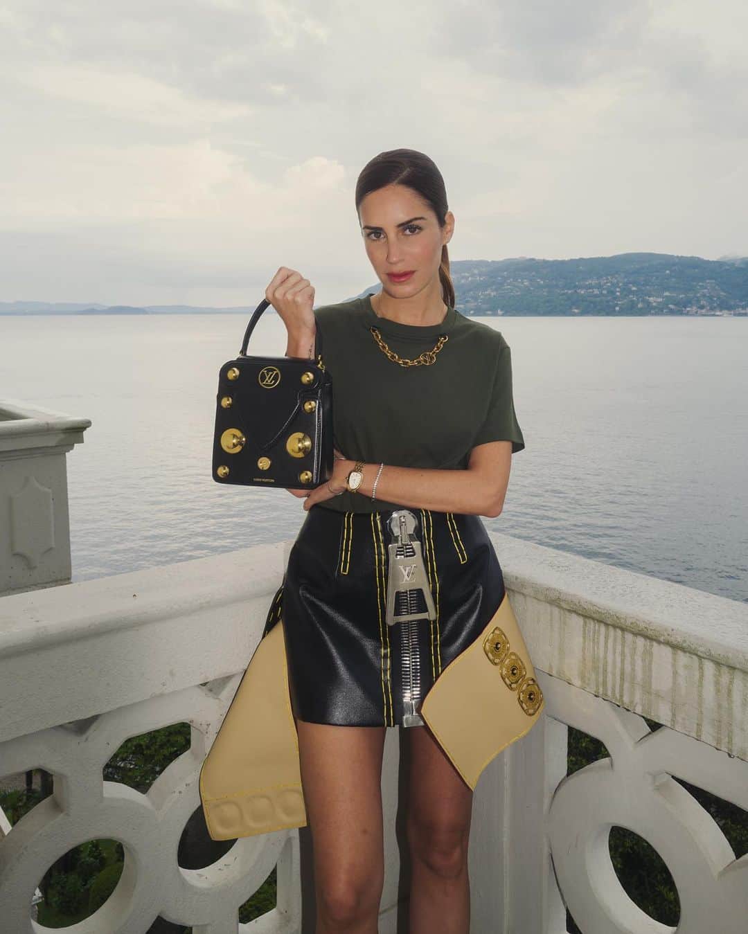 ガラ・ゴンザレスのインスタグラム：「Moments before the @louisvuitton show captured by @lubakilubaki for @voguespain 💠 #LVcruise24」