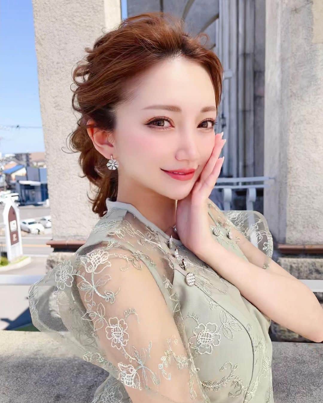みほぽんのインスタグラム：「いい感じの風が吹いてだ時の🙇‍♀️💕 岐阜での撮影もどんどん慣れて、美味しいお店も見つけて幸せ感じてます🍙⭐️ いろんな県に行ってみたいし、皆さんの県でのおすすめ料理、お店ってどこですか？⭐️おしえてほしいなぁ!!」