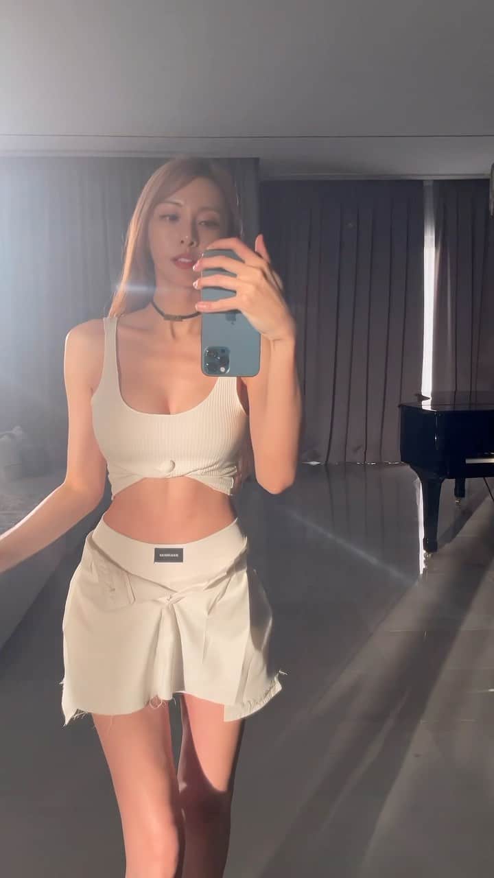 李元玲のインスタグラム：「白色穿搭ok嗎？」