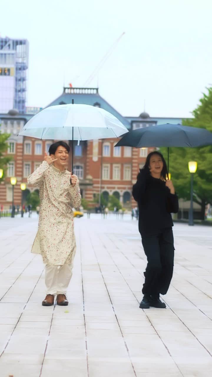のインスタグラム：「Baharla Ha Madhumas from Japan😊🇯🇵✨ Umbrella Version☂️ ・ #MaharashtraShaheer  🕺💃 @kaketaku85 @naruetabei18  ・ #india #marathi #trendingreels #baharla #MaharashtraShaheer #BaharlaHaMadhumas @everestentertainment @maharashtra_shaheer_the_film 🎵 @ajayatulofficial」